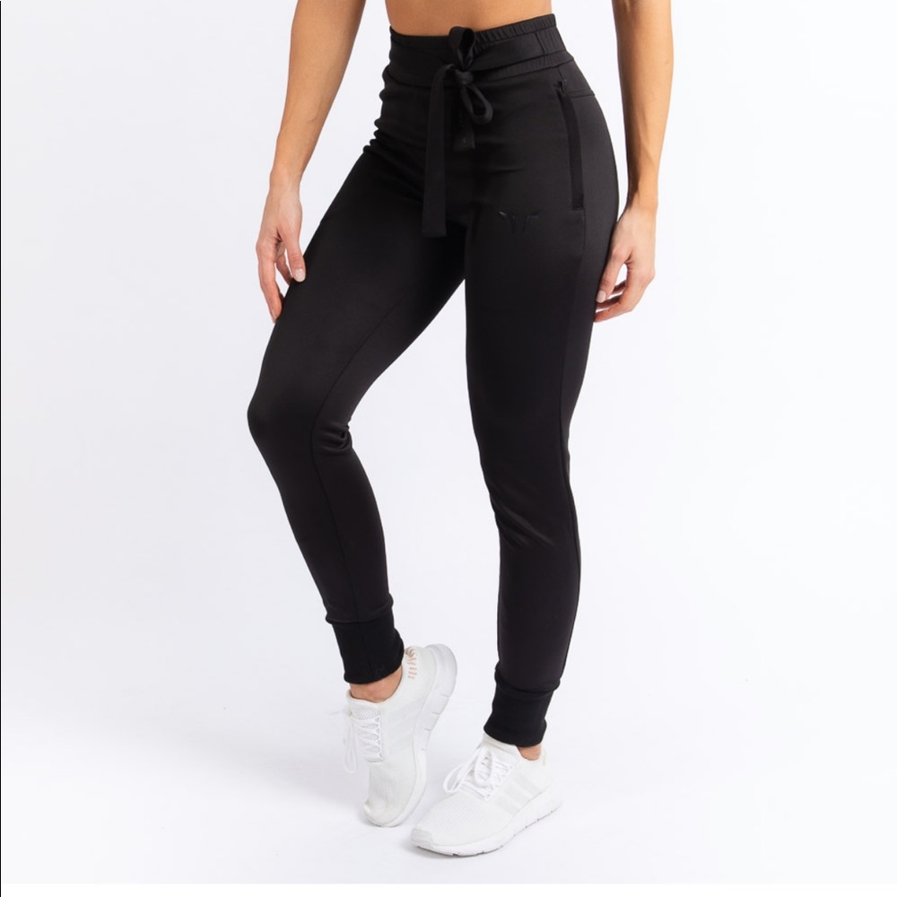 She wolf do knot joggers BLACK